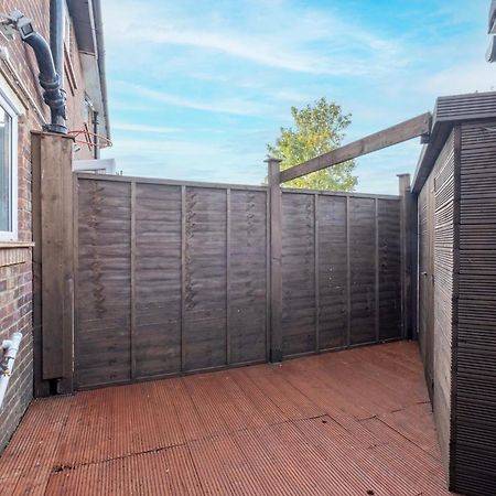 Kings House Apartment Hayes, West London Apt A Northolt  Dış mekan fotoğraf