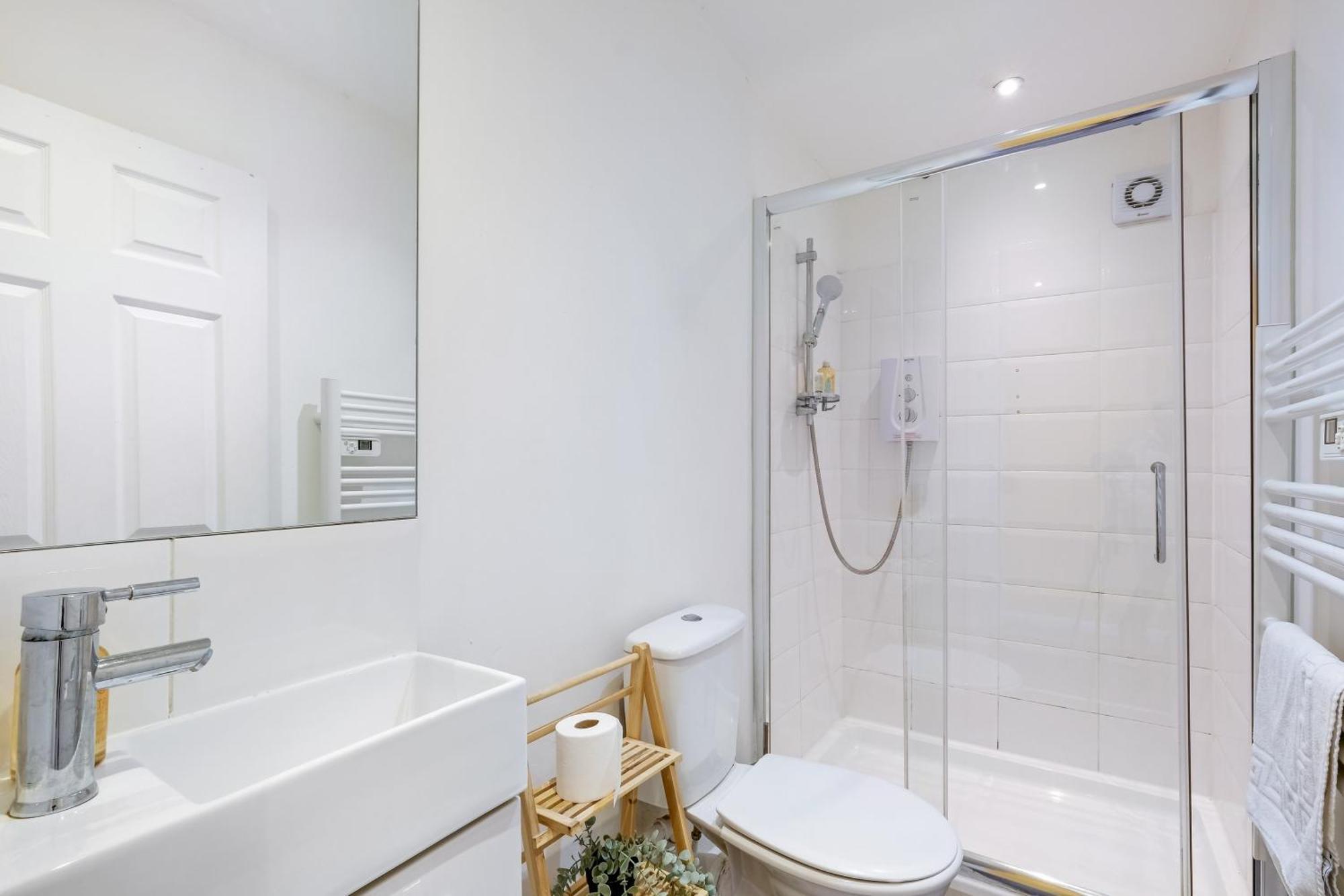 Kings House Apartment Hayes, West London Apt A Northolt  Dış mekan fotoğraf