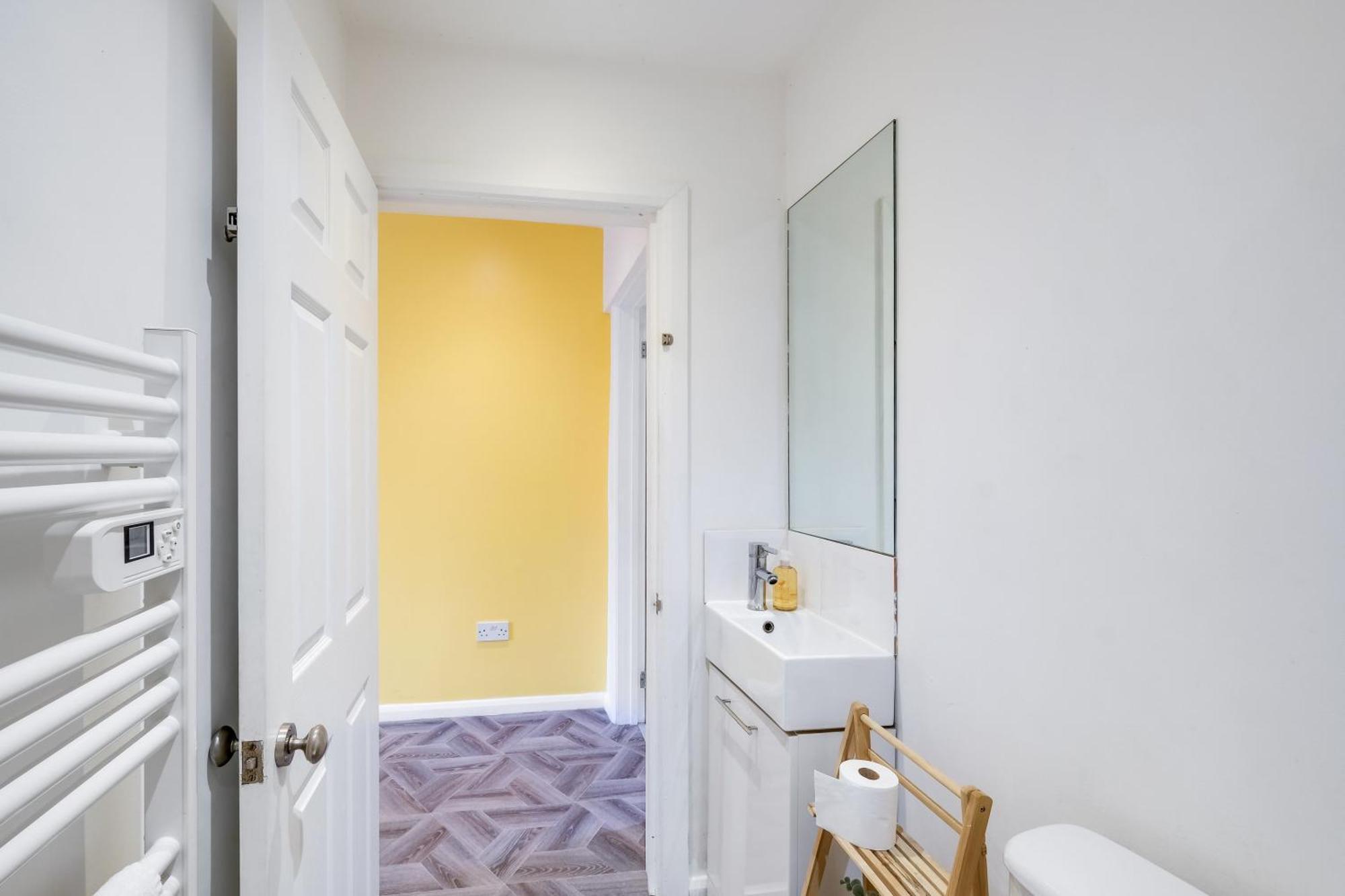 Kings House Apartment Hayes, West London Apt A Northolt  Dış mekan fotoğraf